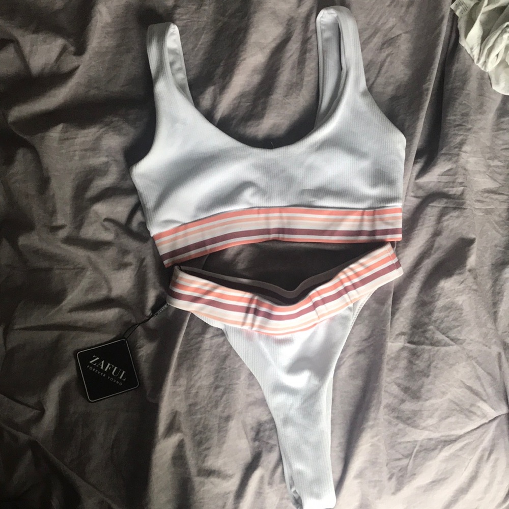 BNWT cheeky bikini